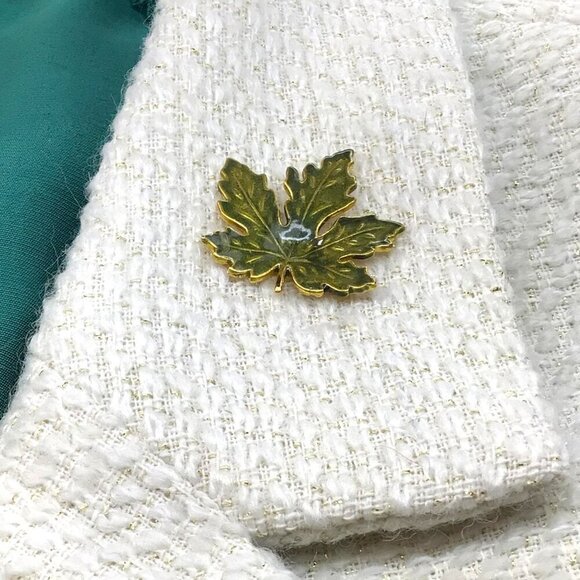KC Kenneth Cole Enamel Leaf Pin Green Gold Tone - Picture 4 of 4